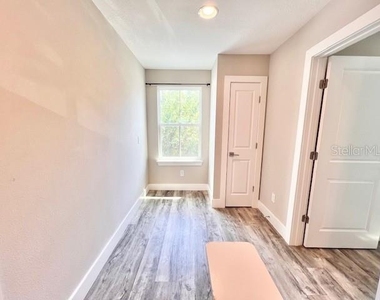 907 Randall Street - Photo Thumbnail 13