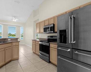 13131 Luxbury Loop - Photo Thumbnail 5