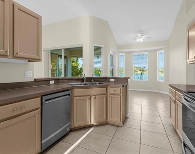 13131 Luxbury Loop - Photo Thumbnail 6