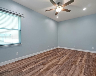 231 Lakay Place - Photo Thumbnail 25