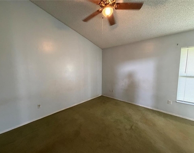 31 Lakepointe Circle - Photo Thumbnail 16