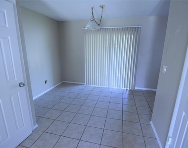 423 Longwood Circle - Photo Thumbnail 4