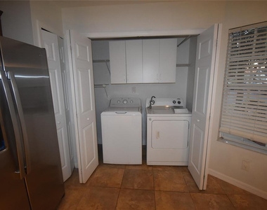 2620 Lancaster Court - Photo Thumbnail 6