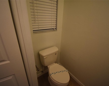 2620 Lancaster Court - Photo Thumbnail 8
