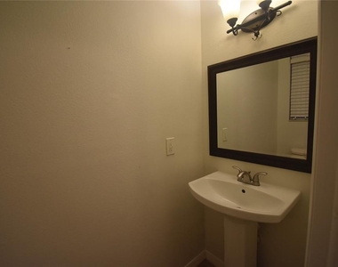 2620 Lancaster Court - Photo Thumbnail 7