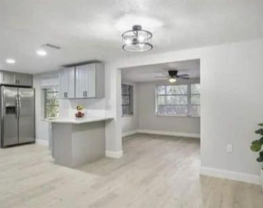 7605 Embassy Boulevard - Photo Thumbnail 4