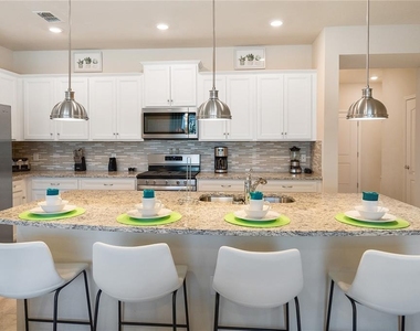 7525 Oak Spring Lane - Photo Thumbnail 4