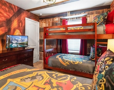 7525 Oak Spring Lane - Photo Thumbnail 16