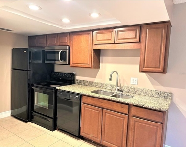 5057 Vineland Road - Photo Thumbnail 8