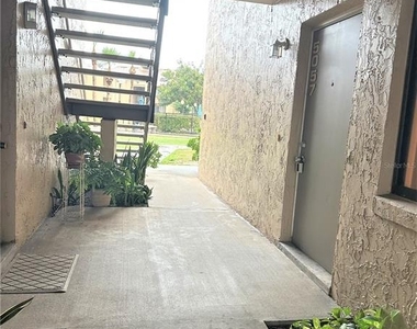 5057 Vineland Road - Photo Thumbnail 30