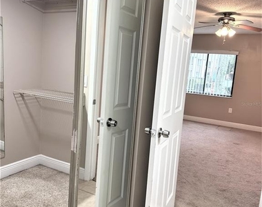5057 Vineland Road - Photo Thumbnail 24