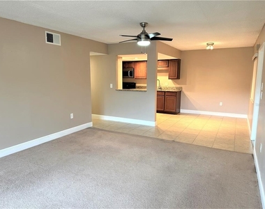 5057 Vineland Road - Photo Thumbnail 14