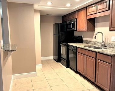 5057 Vineland Road - Photo Thumbnail 9