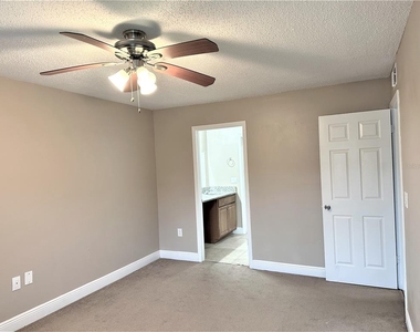 5057 Vineland Road - Photo Thumbnail 19