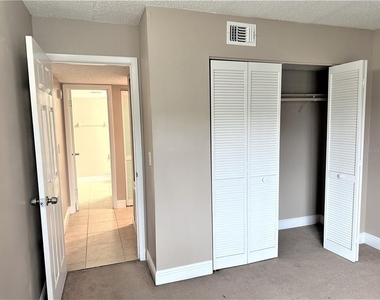 5057 Vineland Road - Photo Thumbnail 16