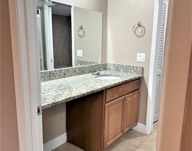 5057 Vineland Road - Photo Thumbnail 21