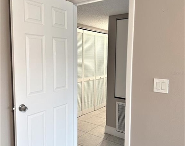5057 Vineland Road - Photo Thumbnail 26