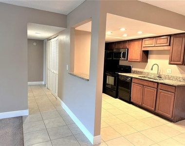 5057 Vineland Road - Photo Thumbnail 15