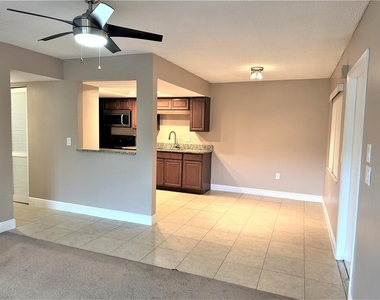 5057 Vineland Road - Photo Thumbnail 6