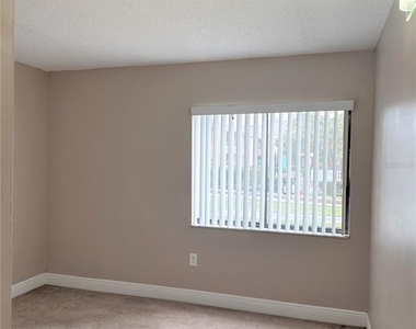 5057 Vineland Road - Photo Thumbnail 17