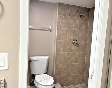 5057 Vineland Road - Photo Thumbnail 23