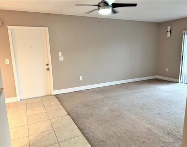 5057 Vineland Road - Photo Thumbnail 3