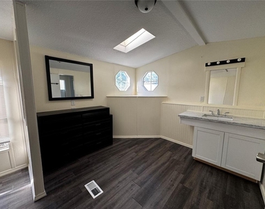 1001 Ne 77th Street - Photo Thumbnail 7