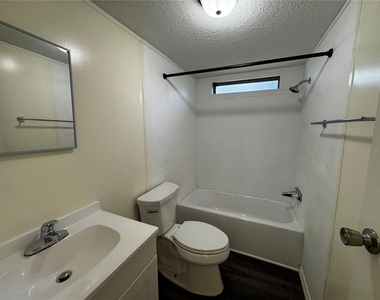 1001 Ne 77th Street - Photo Thumbnail 10