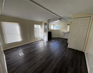 1001 Ne 77th Street - Photo Thumbnail 5