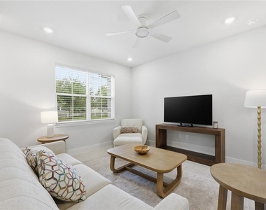 6917 Five Oaks Drive - Photo Thumbnail 4
