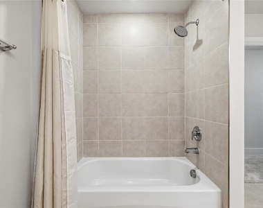 6917 Five Oaks Drive - Photo Thumbnail 23