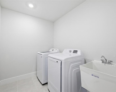6917 Five Oaks Drive - Photo Thumbnail 25