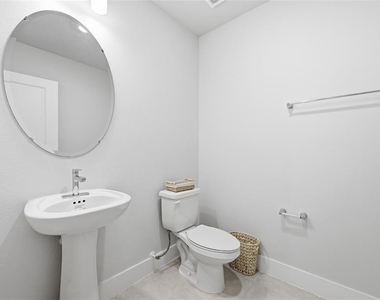 6917 Five Oaks Drive - Photo Thumbnail 14