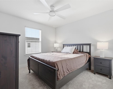 6917 Five Oaks Drive - Photo Thumbnail 22