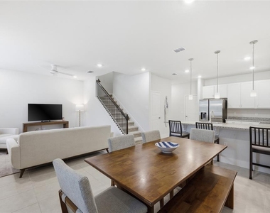 6917 Five Oaks Drive - Photo Thumbnail 6