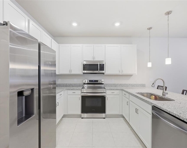 6917 Five Oaks Drive - Photo Thumbnail 10