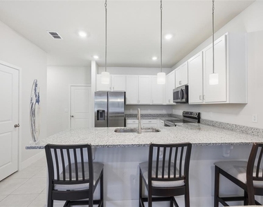 6917 Five Oaks Drive - Photo Thumbnail 9