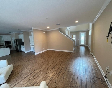 2745 Peony Drive - Photo Thumbnail 6