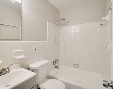 1341 West Pointe Drive - Photo Thumbnail 9
