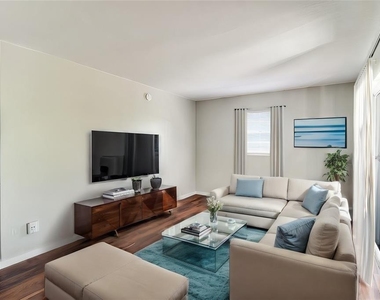 1341 West Pointe Drive - Photo Thumbnail 5