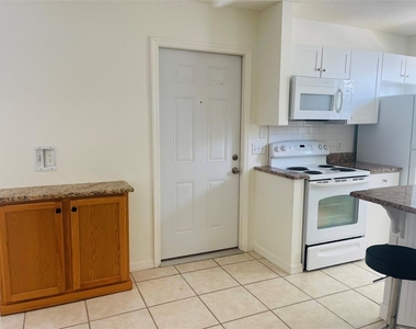 506 Caribbean Drive - Photo Thumbnail 7