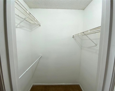 4148 Pershing Pointe Place - Photo Thumbnail 20