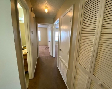 4148 Pershing Pointe Place - Photo Thumbnail 12
