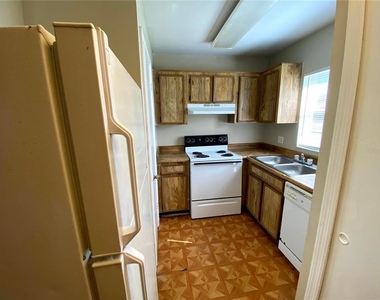 4148 Pershing Pointe Place - Photo Thumbnail 7