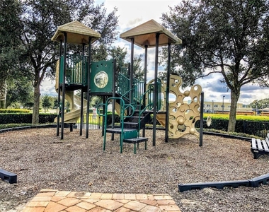 11717 Chateaubriand Avenue - Photo Thumbnail 3