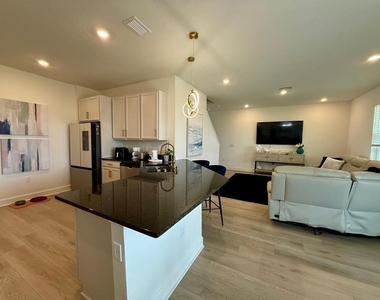 16522 Brook Isle Way - Photo Thumbnail 5