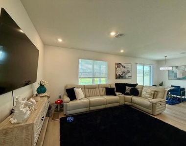 16522 Brook Isle Way - Photo Thumbnail 11