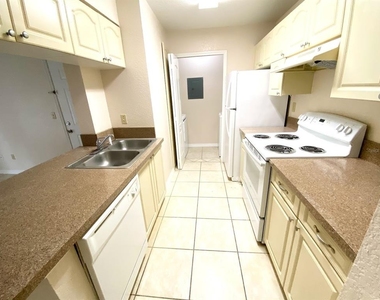 2550 N Alafaya Trail - Photo Thumbnail 5