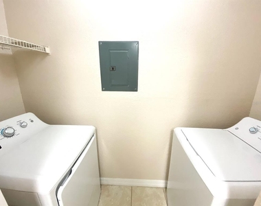 2550 N Alafaya Trail - Photo Thumbnail 7