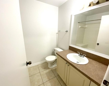 2550 N Alafaya Trail - Photo Thumbnail 10